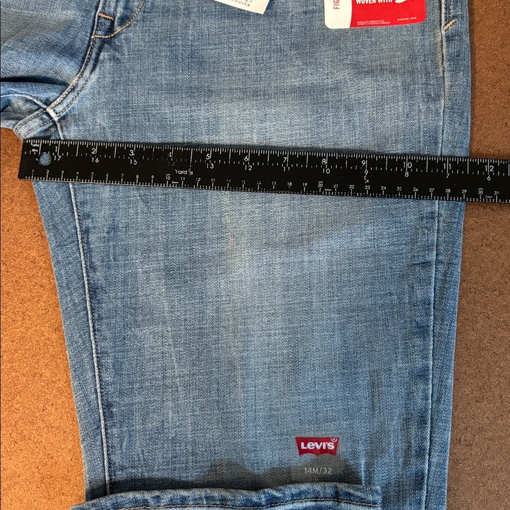Levi's Classic Blue Straight Leg Women's mid rise skinny Mom Jeans - Picture 9 of 16